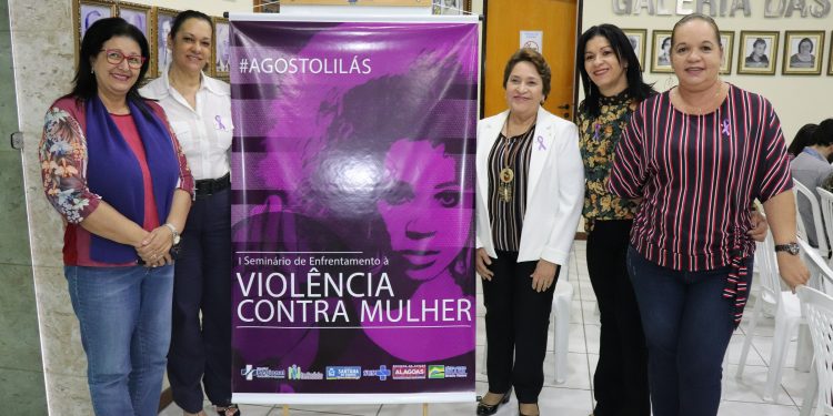 HOSPITAL DE SANTANA REALIZA SEMINÁRIO DE ENFRENTAMENTO À VIOLÊNCIA CONTRA MULHER