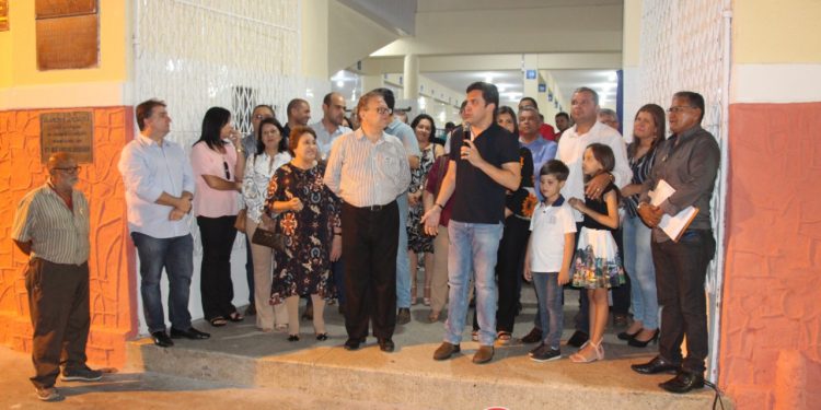 Prefeito Isnaldo Bulhões reinaugura obras em Santana do Ipanema.