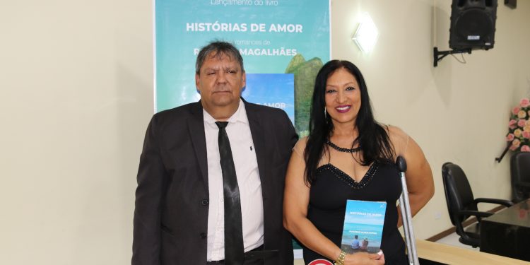 Escritor Robério Magalhães lançou o livro História de Amor