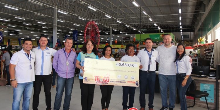 Nobre Supermercados e Pontual Distribuidor realizaram a entrega do Projeto Troco Solidário