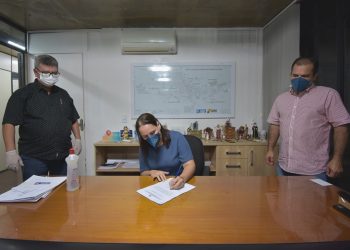 Christiane Bulhões assume interinamente a Prefeitura de Santana do Ipanema