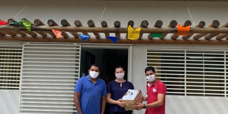 Rotary Club faz entrega de EPIs a AAPPE e a Casa São Vicente