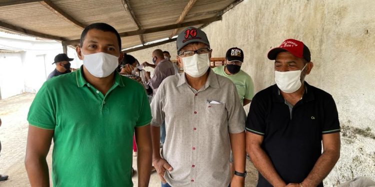 Secretaria de Agricultura reúne feirantes para ações de combate a transmissão de Covid-19 no município