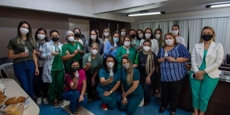 Homenagem aos profissionais da sala de parto do HRCRM