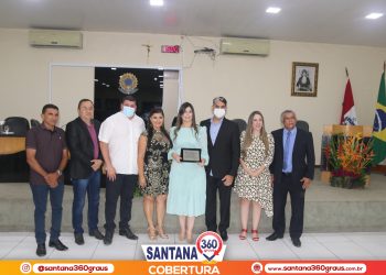 Enfermeira Fabiana Soares Xavier Cintra é agraciada com a Comenda Sinhá Rodrigues