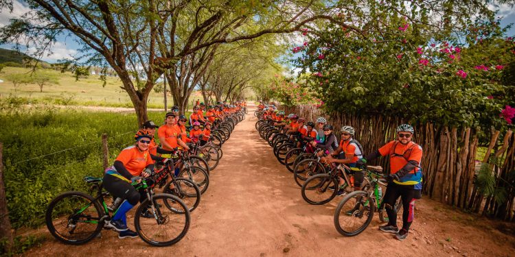 Alegria e adrenalina marcam o 1º Pedal Amigos do Lourinho