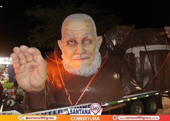 Romaria com estátua gigante de Frei Damião