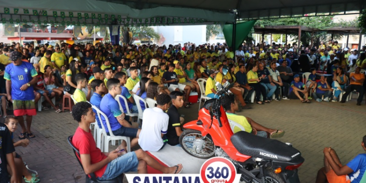 Copa na praça em Santana do Ipanema