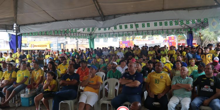 Copa na praça em Santana do Ipanema