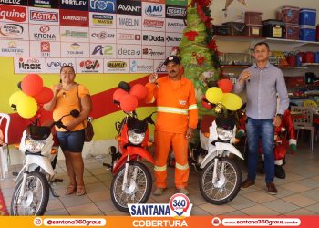 Entrega das 3 motos pop 0 km do sorteio do aniversário de 100 anos da casa O Ferrageiro em Santana do Ipanema