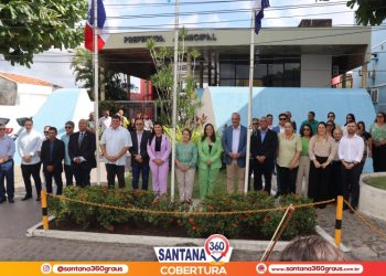 Hasteamento do Pavilhão em Santana do Ipanema