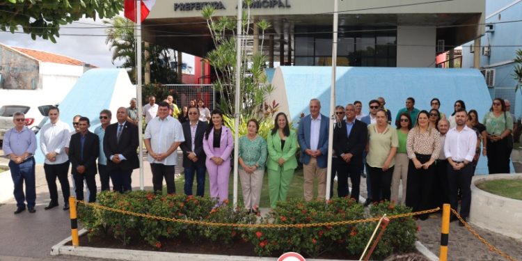 Hasteamento do Pavilhão em Santana do Ipanema