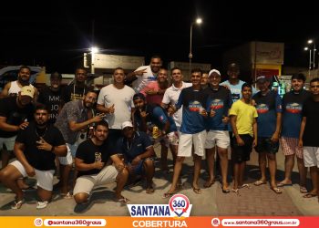 Encontro de carros antigos e rebaixados