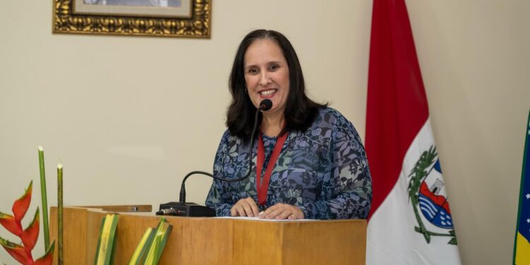 Paulo Dantas nomeia a médica e ex-prefeita Christiane Bulhões como diretora do Hospital Regional do Alto Sertão