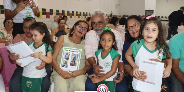 Chá dos Avós da Escola de Educação Básica Carrossel 2025
