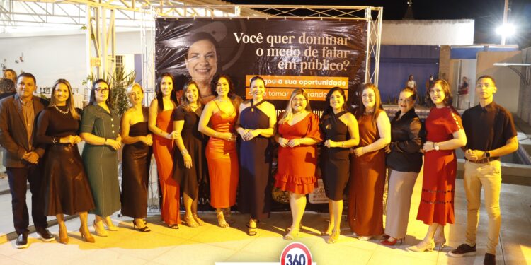 Formatura da 1ª turma do curso de comunicação e oratória para líderes extraordinários