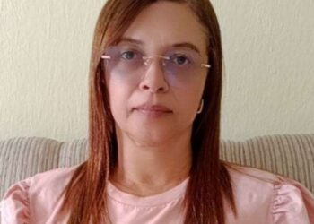 Técnica de enfermagem luta para salvar filha com arritmia rara em Santana