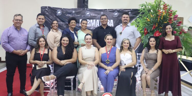 Formatura da 2ª turma do Curso de Comunicação e Oratória para Líderes Extraordinários